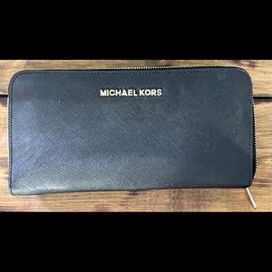 Michael Kors Travel Continental Wallet Duffle